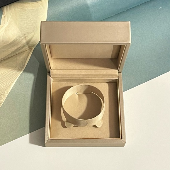✨Gorgeous Champagne Leather Bracelet Storage Box - Picture 3 of 4